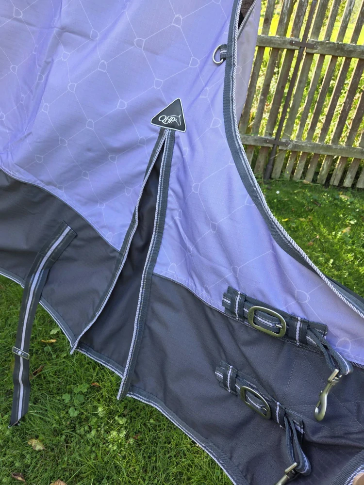 Výběhová deka QHP s fleecem fialová, vel. 145cm