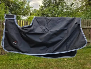 Nepromokavá bederní deka HKM s fleecem, vel. 145cm